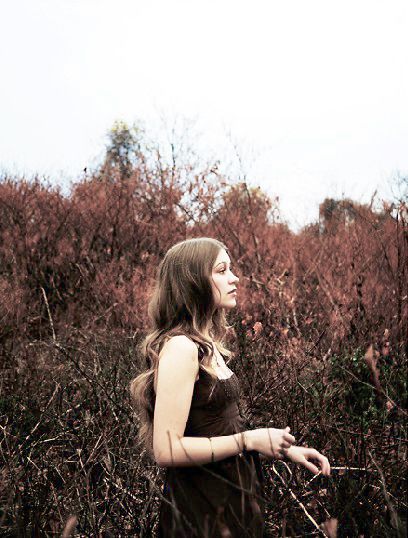 Joanna Newsom. fall Musician Photoshoot Ideas, Musician Photoshoot, Photoshoot Ideas Outdoor, Joanna Newsom, Dark Visions, Music Photo, Last Fm, Music Film, Kinds Of People