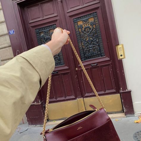 3 French Style Small Handbags French Tote Bag, French Handbags, Market Basket Bag, French Market Bag, Girl In Paris, Types Of Handbags, Handbag Styles, French Wardrobe, French Dressing