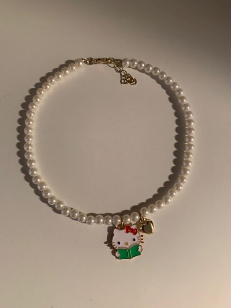 Sanrio,hello kitty, pearl, bead, necklace. Hello Kitty Necklace Beads, Matching Hello Kitty Necklace, Cute Silver Hello Kitty Necklace, Hello Kitty Jewelry Necklaces, Hello Kitty Crystal Necklace, Foto Ideas Instagram, Cat Necklace, Pearl Beads, Faux Pearl