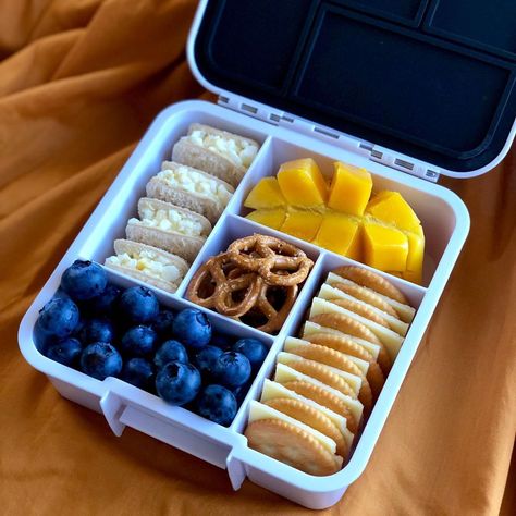 Bento Box Inspiration, Healthy Lunchbox Snacks, Lunches For Kids, Kids Lunch Box Meals, Kindergarten Lunch, Preschool Lunch, Kids Lunch Recipes, School Lunch Recipes, Meal Prep Snacks