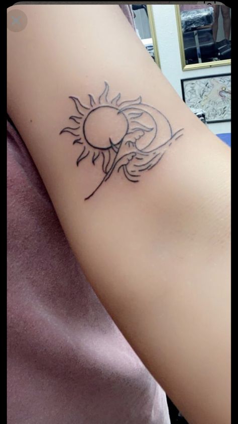 Moon Ocean Tattoo, Beach Inspired Tattoos, Small Dope Tattoos, Beach Tattoo Ideas, Moon Ocean, Matching Friend Tattoos, Ocean Tattoo, Simple Tattoos For Women, Traditional Tattoo Designs