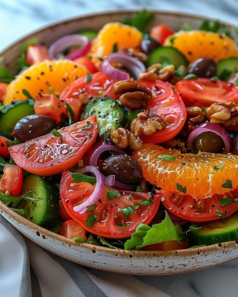 Instagram Cucumber Ribbon Salad, Warm Salads, Ribbon Salad, Mixed Salad, Fresh Salad Recipes, Salad Leaves, The Mediterranean Diet, Best Salad Recipes, Black Olives