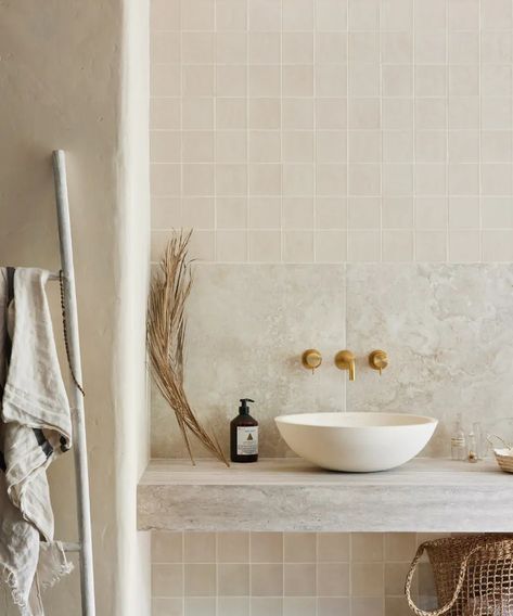 Biased Against Beige | Claybrook Journal Square Tile Bathroom, Minimalist Bathroom Decor, Travertine Bathroom, Makeover Kitchen, Wallpaper Kitchen, Natural Bathroom, Kitchen Designer, Glazed Walls, Organizer Kitchen