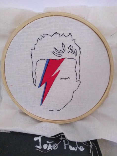 David Bowie Line Art, Album Cover Embroidery, David Bowie Embroidery, Bowie Embroidery, Fiber Art Projects, Free Motion Embroidery, Embroidery Patterns Vintage, Embroidery Patterns Free, Modern Embroidery