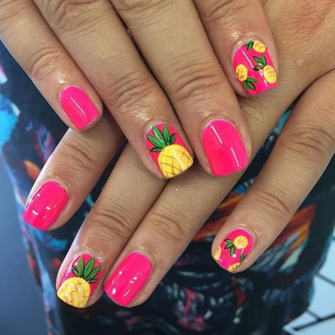 Nails Pinapple Summer, Summer Pedi Ideas, Pineapple Nail Designs, Pineapple Pedicure, Pineapple Manicure, Funky Spring Nails, Funny Nail Art, Pineapple Nail Design, Pineapple Nail Art