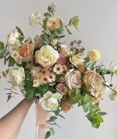 Floral Arrangements Ideas, Fall Wedding Florals, Wedding Planning Boards, 20s Wedding, Elegant Wedding Flowers, Neutral Wedding Flowers, Flower Farming, Spring Inspo, Wedding 2025