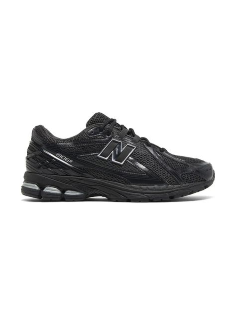 The iconic 1906R sneakers for men from New Balance are making a comeback in a brand-new version. Named after the year New Balance was founded and reimagined with an upper inspired by 2000s running shoes, these classic sneakers maintain their status as a must-have model in the running world. New Balance 1906r Black, Black Sneakers Aesthetic, New Balance 1906r, Shoes Names, Sneakers Noir, Technical Design, Low Air Jordan 1, Air Jordan 9, Converse New