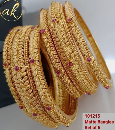 Rajasthani Gold Bangles, Fancy Bangles, Gold Bangles Indian, Diamond Accessories, Gold Bangles For Women, New Gold Jewellery Designs, Gold Bangle Set, Bridal Jewellery Design, Antique Jewellery Designs