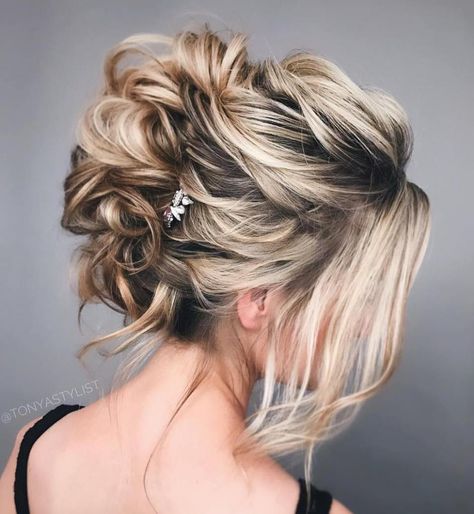 50 Chic Updos for Medium-Length Hair to Try in 2019 Mohawk Updo, Trendy We Fryzurach, Prom Hairstyles Updos, Prom Hair Updo, Twisted Hair, Teased Hair, Messy Updo, Braids Hairstyles Pictures, Up Dos For Medium Hair