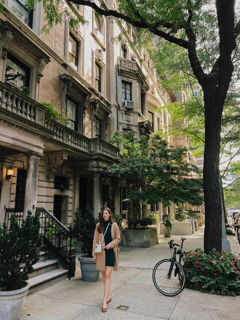 Girl in emerald green mini dress on the Upper East Side New York City. What I wore in New York City! Every outfit from my New York City girl aesthetic moment! From the Met steps, Central Park, Bethesda Terrace, The Mark Hotel, Tea at The Plaza Hotel, Ralph's Coffee, Eleven Madison Park, Grand Central Station, and more! #newyorkcity #citygirl #citystyle #fallstyle #fall #citygirlstyle #nycvibes #uppereastside #madisonavenue Plaza Hotel Tea Outfit, Tea At The Plaza Nyc Outfit, Upper East Side Aesthetic Fashion, Nyc Ballet Outfit New York City, The Plaza Hotel Nyc Aesthetic, Apartment Central Park View, Central Park Nyc Autumn, Eleven Madison Park, City Girl Style