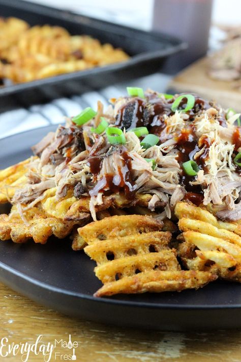 Slow Cooked Pulled Pork, Bbq Spice, Diy Easy Recipes, Frozen Potatoes, Waffle Fries, Pork Dishes, Slow Cooked, Game Day Food, Easy Delicious