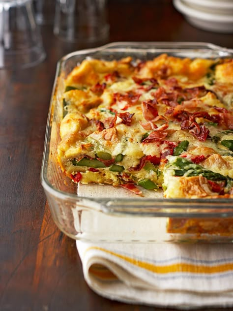 Asparagus Strata, Crunchy Asparagus, Asparagus Roasted, Easy Egg Breakfast, Christmas Casserole, Casserole Breakfast, Asparagus Bacon, Brunch Casserole, Fluffy Eggs