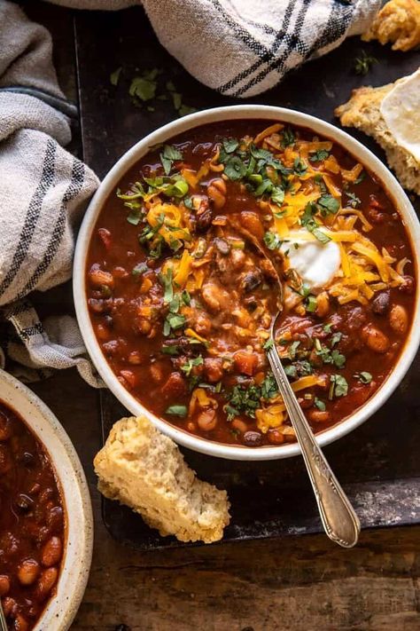 Half Baked Harvest Poblano Chili, Halfbakedharvest Recipes, Half Baked Harvest Recipes, Vegetarian Chili Recipe, Crockpot Chili, Bean Chili, Slow Cooker Chili, Harvest Recipes, Healthy Slow Cooker