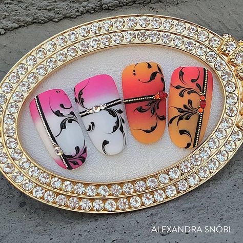 Monogram Nails, Sculpted Gel Nails, Swirl Nail Art, Color Transition, Unghie Nail Art, Art Pins, Geometric Nail Art, Nail Drawing, Nail Designs Tutorial