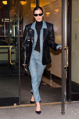 University Fashion, Casual Denim Jacket, Denim Jacket Outfit, Bella Hadid Style, Hadid Style, Black Outfits, Columbia University, Looks Street Style, Trending Sunglasses