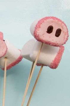 Peppa Cake Pops, Peppa Pig Marshmallow Pops, Peppa The Pig Birthday Party, Pig Cake Ideas Birthdays, 2nd Birthday Peppa Pig Party, Pig Themed Birthday Party Decoration, Piggie And Gerald Birthday Party, Peppa Pig Bday Party, Peppa Party Ideas