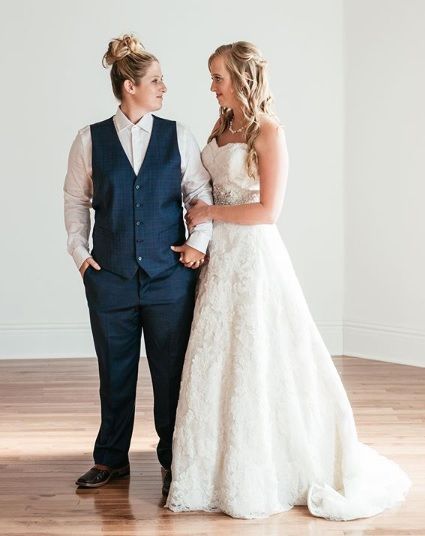 Lesbian Wedding Outfits, Lesbian Suit, Tuxedo Women, Lesbian Wedding, Suit Dress, Romantic Art, Wedding Outfits, Wedding Dreams, Wedding Attire