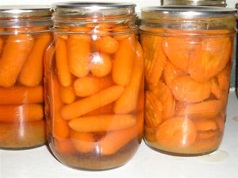 canning glazed carrots. My kids LOVE glazed carrots, who knew I could can them like that! Carrots Canning, Canning Carrots, Canned Carrots, Diy Canning, Sweet Carrots, Glazed Carrots Recipe, Pressure Canning Recipes, Canning 101, Canning Vegetables