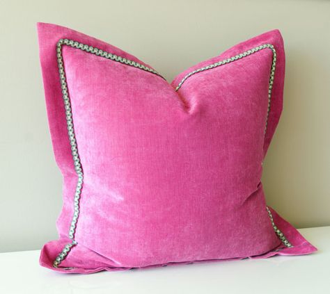 Set of two pink velvet throw pillow covers. This high-quality velvet fabric in pink is soft and durable, and will add sophistication and feeling of comfort to your home decor. Extra wide (2) flange is embellished with a gimp trim (shown with a teal and pale gold trim, but other options are available).  Trim is available in three different colors (please see the last picture): 1) teal/pale gold (shown) 2) gray/pale gold 3) green/teal/pale gold  Hand-crafted in USA.  Materia... Pillows With Trim, Throw Pillows Pink, Hot Pink Throw Pillows, Hot Pink Pillows, Room Ideas Pink, Pink Velvet Pillow, Red Chinoiserie, Pillows Pink, Pillows For Bedroom