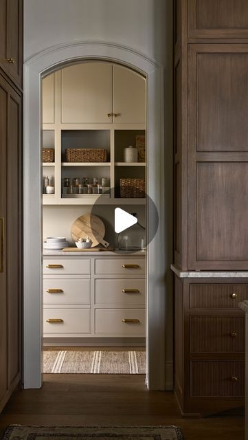 KRYWICKI INTERIOR DESIGN on Instagram: "I will always strongly advocate for a butler’s pantry, and here’s why: It adds functionality, organization, and a touch of elegance to any home.  #butlerpantry #butlerpantryinspo #kitchen #kitchenremodel  #oakcabinetry #homefinishes #homedesign #designinspo #interiorstyling #homerenovation #interiordesign #explorepage" Skullery Kitchen Pantries, Skullery Butler Pantry, Butlers Pantry Ideas Layout, Scullery Ideas, Scullery Kitchen, Butler Pantries, Kitchen With Butlers Pantry, Butlers Pantry Ideas, Butler’s Pantry