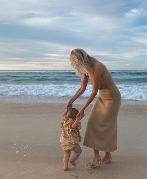 Danielle Smith, Beach Mom, Future Mommy, Moms Goals, Mommy Goals, Dream Family, Future Mom, Future Lifestyle, Beach Baby