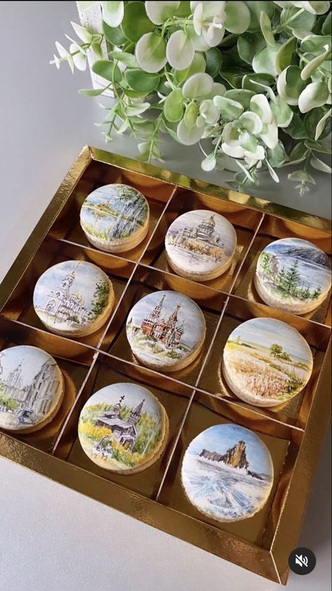 Hand Painted Macarons, Macarons Painting, Gourmet Macarons, Macaron Painting, Painted Macarons, Macaron Decoration, Architecture Cake, Landscapes Architecture, Painted Landscapes