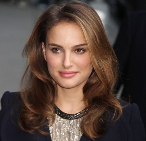 . Nicole Portman, Natalie Portman Hair, Care Hairstyle, Hairstyle Easy, Golden Brown Hair, Jean Reno, Tips Hair, Hair Volume, Style Hairstyle