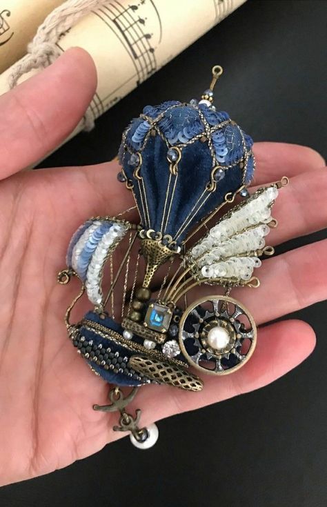 Diy Steampunk Accessories, Air Balloon Embroidery, Fairy Brooch, Steampunk Christmas, Steampunk Crafts, Miniature Embroidery, Tambour Embroidery, Bead Embroidery Patterns, Needlework Embroidery