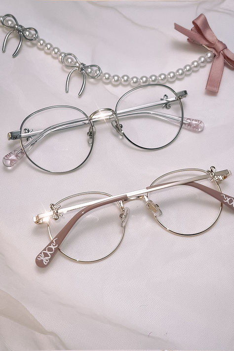 Little bow design on glasses, shop now and give your look an effortless upgrade! Bow Glasses, Pretty Glasses, Aesthetic Glasses, Glasses Inspiration, Glasses Collection, Glasses Cute, Optical Store, Cute Glasses, Fashion Eye Glasses