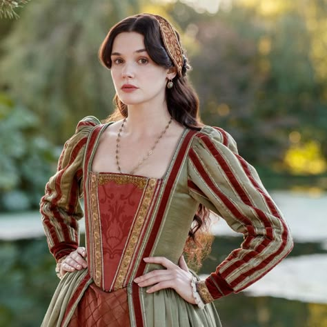 Sai Bennett as Princess Mary in the 2020 TV series 𝑇ℎ𝑒 𝑆𝑝𝑎𝑛𝑖𝑠ℎ 𝑃𝑟𝑖𝑛𝑐𝑒𝑠𝑠
#TheSpanishPrincess #SaiBennett #PrincessMary Sai Bennett, Spanish Costume, French Princess, Tudor Dress, The Spanish Princess, Mary Tudor, Tudor Fashion, Spanish Princess, The White Princess