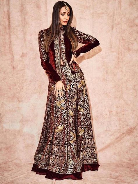 Velvet Is Back! Best Bridal Outfits For Your Trousseau | ShaadiSaga Embroidery Designs Indian, Ideas For Embroidery, Winter Wedding Outfits, Velvet Dress Designs, Malaika Arora, Rohit Bal, Velvet Clothes, St Moritz, Ethnic Outfits