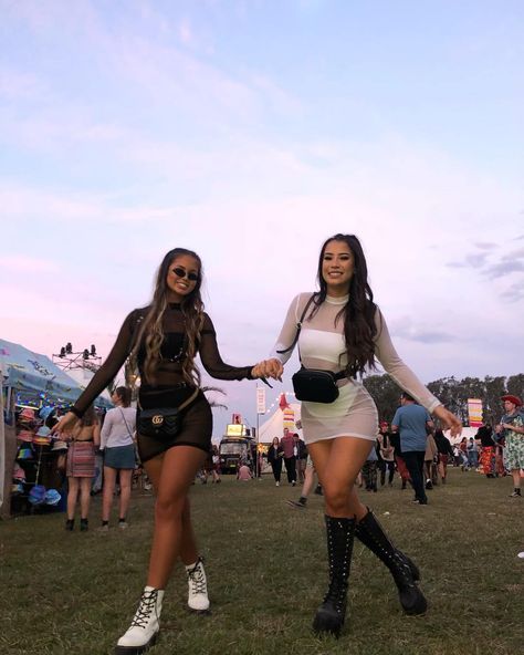 Coachella Jeans Outfit, Lovin Life Music Festival, Festival Best Friends, What To Wear To Rnb Concert, Coachella Outfit Jeans, Rave Inspo Outfits Summer, Summer Rave Outfits Festival Style, Illenium Outfit, Spring Rave Outfits