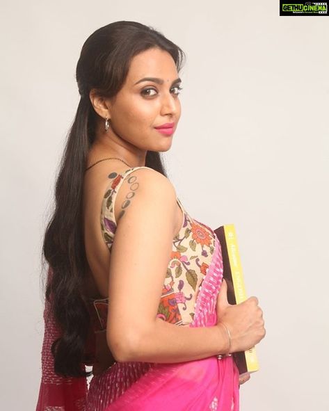 Actress Swara Bhaskar 2018 Latest HD Instagram Photos - Gethu Cinema Hair With Saree, Swara Bhaskar, Women In Saree, Celebrity Fitness, Long Indian Hair, Indian Hair, Saree Dress, Saree Look, Alia Bhatt