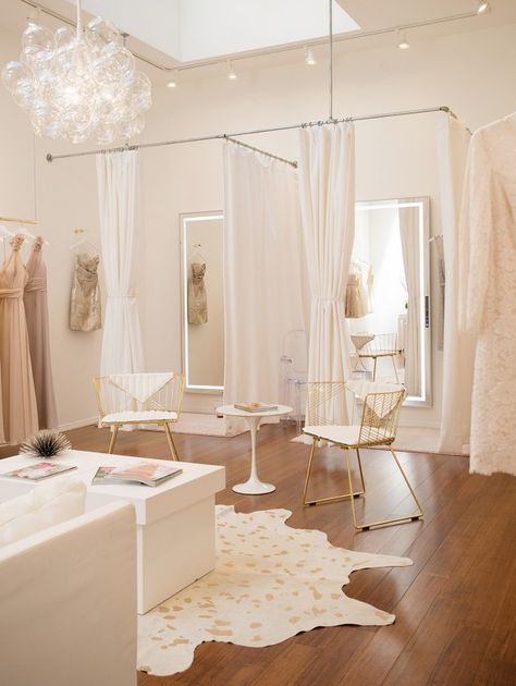 Go Inside a Feminine, Luxe Bridal Salon via @mydomaine Clothing Boutique Interior Design, Small Boutique Interior Design, Small Boutique Interior, Bridal Shop Interior, Bridal Shop Ideas, Clothing Boutique Interior, Bridal Boutique Interior, Butik Design, Display Visual Merchandising