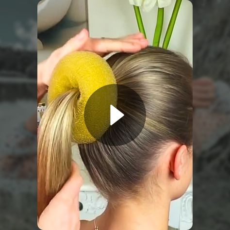 Astuces pour faire des chignons ! - coiffure | Snapchat Tutorial Chignon, Bun Making, Half Bun Hairstyles, High Bun Hairstyles, Hoco Hair Ideas Curls, Hoco Hair Ideas Straight, Hoco Hair Ideas Ponytail, Bridesmaid Hair Long, Hoco Hair Ideas Short