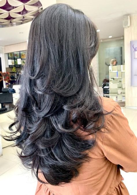 Long Hair With Layers, Haircuts For Long Hair With Layers, Hairstyles For Layered Hair, Haircut Inspo, Hair Cut Ideas, Long Dark Hair, Haircuts Straight Hair, Haircuts For Medium Hair, Long Layered Hair