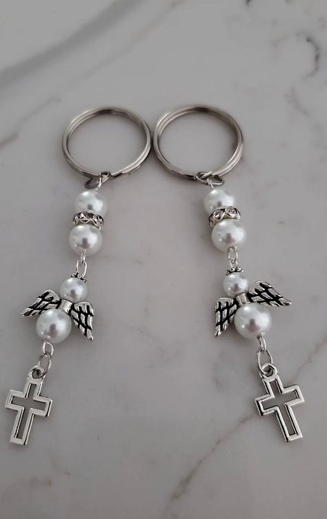 Diy Mini Rosary, Beaded Rosary, Rosary Keychain Diy, Cross Jewelry Diy, Angel Keychain, Baptismal Souvenirs Ideas Girl, Rosary Keychain Beads, Catholic Keychain, Angel Purse Charms