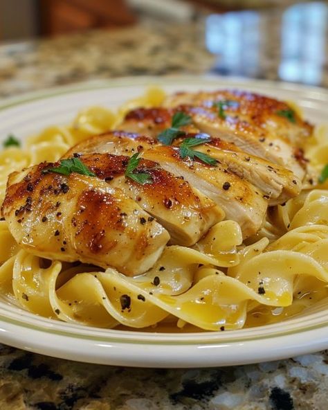 Yummy Easy Dinner Recipes Healthy, Weekday Recipes Dinner, Chicken And Pasta Dishes, Divine Recipes, Chicken Breast Dinner, Cooktop Cove, Chicken And Noodles, Chicken And Pasta, Chicken Recipies