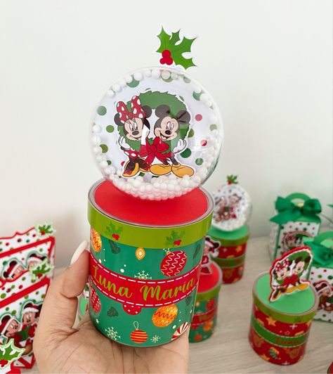 Pringles Can Party Favors, Cricut Christmas Ideas, Creative Wrapping, Pringles Can, Christmas Mickey, Tartan Christmas, Mickey And Minnie Mouse, Christmas Favors, Christmas Brunch