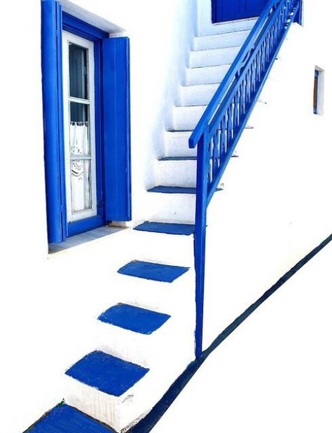 White Stairs, Greek Blue, Casa Country, Vacation Inspiration, Stair Steps, Feeling Blue, Love Blue, Cool Paintings, Something Blue