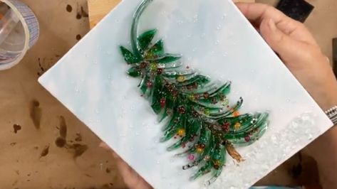 Free Tutorials Glass And Resin Art, Grass Painting, Monochromatic Art, Christmas Pots, Beautiful Christmas Trees, Diy Resin Crafts, Votive Candle, Shell Art, Yellow Painting