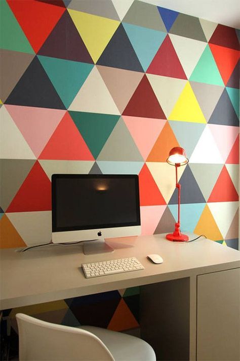 Ingenious Breathtaking Wall Art Decor Meant to Feed Your Imagination_homesthetics.net (4) Colorful Office Space, Andermatt, Colorful Apartment, Triangle Wall, Office Colors, Geometric Wall Art, Office Walls, Geometric Wall, Home Office Design