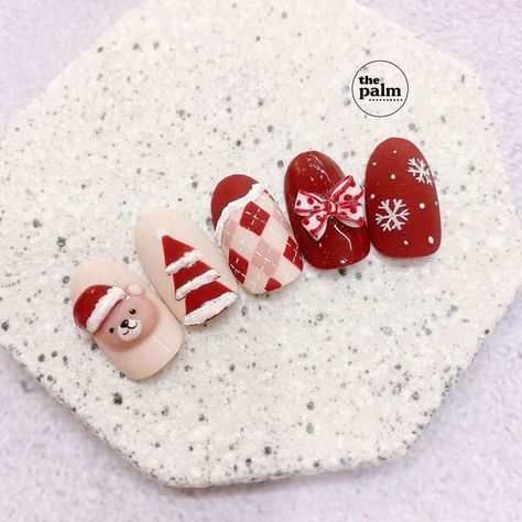 Christmas Nails Kawaii, Christmas Kawaii Nails, Nail Art Natal Xmas, Nail Noel Korea, Nail Christmas Korea, Kawaii Christmas Nails, Noel Nails, Korea Nail Art, Nail Noel