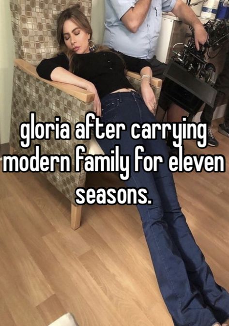 Modern Family Love, Modern Family Whisper, Cam Modern Family, Modern Family Memes, Gloria Pritchett, Modern Family Funny, Family Funny, Sofia Vergara, Whisper Confessions