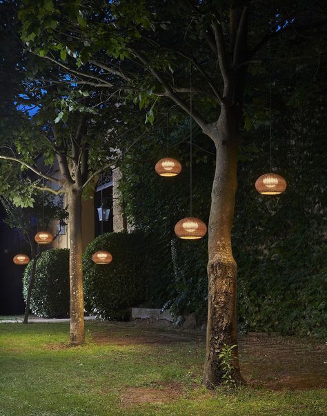 Light according to @boverbarcelona Garden Lighting Design, Japanese Minimalist, Pendant Light Set, Modern Lanterns, Lantern Pendant Lighting, Outdoor Chandelier, Pendant Light Styles, Outdoor Pendant Lighting, Metal Pendant Light