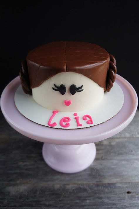 Princess Leia cake #windycitydinnerfairy Princess Leia Birthday Party, Princess Leia Theme Party, Princess Leia Decorations, Princess Leia Cake, Princess Leia Birthday Cake, Diy Princess Leia Buns, Star Wars Cake, Easy Cake Recipes, Easy Cake