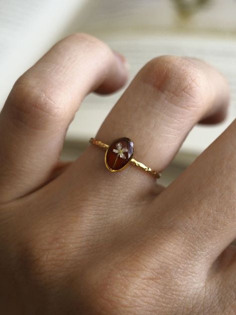 Resin Jewelry Aesthetic, Gem Wedding Rings, Plants Aesthetic Minimalist, Gold Ring Aesthetic, Real Gold Rings, Sun And Moon Jewelry, Jewelry Cottagecore, Best Gifts For Girlfriend, Minimalist Jewelry Gold