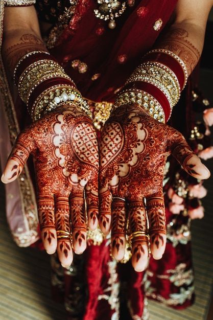 Indian Wedding Aesthetic, Wedding Henna, India Wedding, Bordeaux Color, Traditional Indian Jewellery, Wedding Mehndi, Beautiful Tattoo, Big Fat Indian Wedding, Brown Wedding