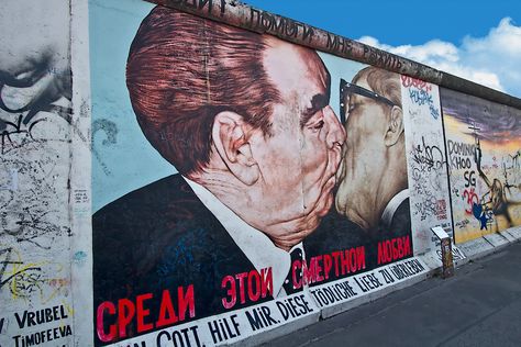 Famous painting on East Side Gallery of Berlin Wall, depicting East German President Erich Honnecker and Leonid Brezhnev kissing. Haunted Places In California, East Side Gallery, Visit Prague, Haunted History, Places In California, Berlin City, Most Haunted Places, Famous Artwork, Berlin Wall