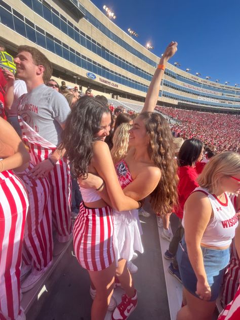 Iu Gameday Outfits, Wisconsin Game Day, Wisconsin Badgers Game Day Outfit, University Of Wisconsin Madison Aesthetic, Uw Madison Game Day Outfits, Uw Madison Dorm, Uw Madison Aesthetic, Carolina Outfit, Caroline Campbell